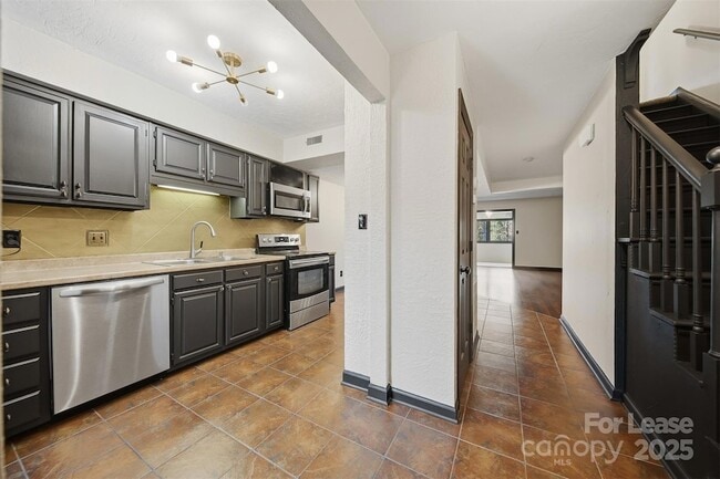 Building Photo - 2705 N Center St