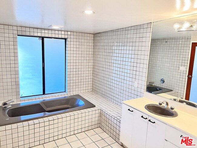 Building Photo - 16312 Itasca St