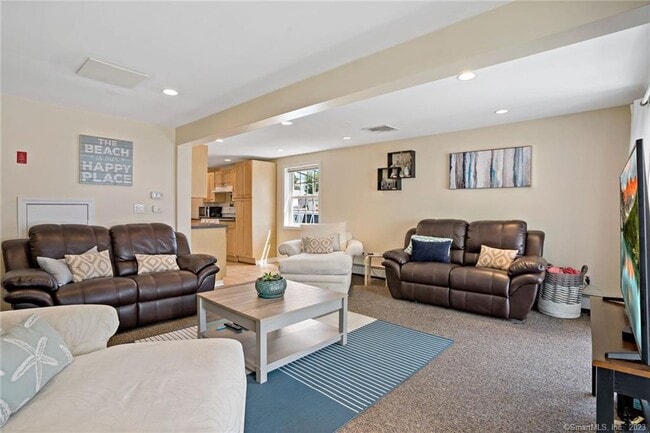 Building Photo - 210 Broadway