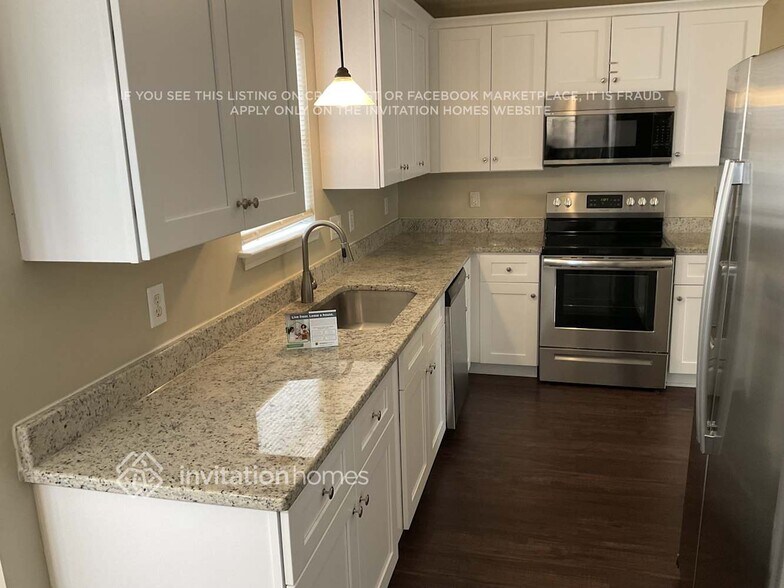 Building Photo - 2343 Century Oaks Ln