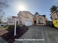 Building Photo - 545 Almanor St