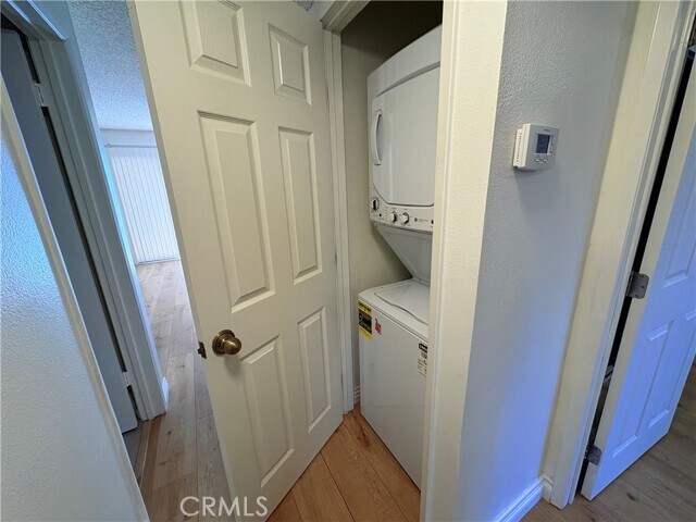 Building Photo - 118 N Cedar St