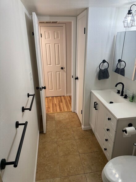 Bathroom - 3626 N 37th St