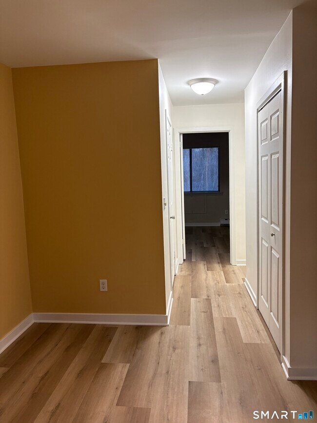 Building Photo - 295 Redstone Hl Rd