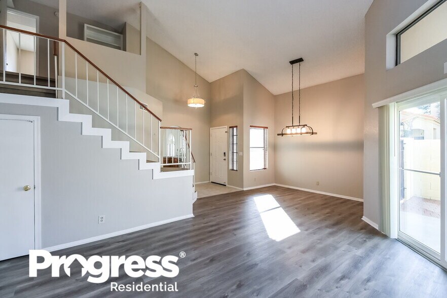 Building Photo - 1041 E Sunburst Ln