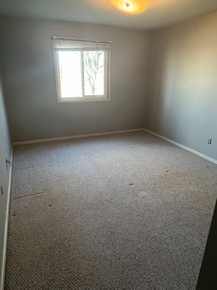 Building Photo - 1720 NW Pine Rd