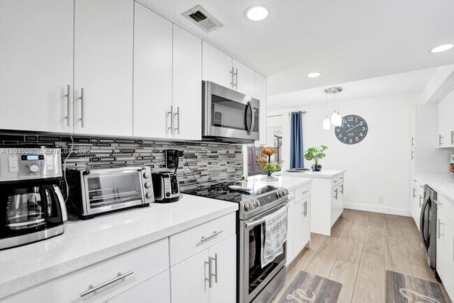 Building Photo - 7355 SW 26th Ct