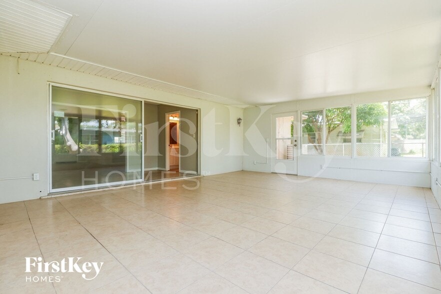 Building Photo - 5900 Grove St S