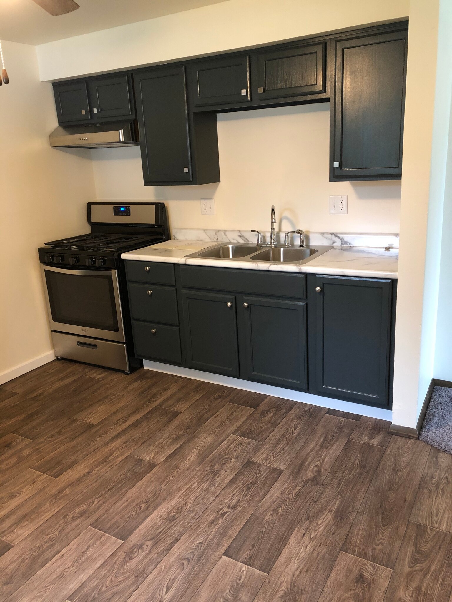 kitchenwith full size GAS stove - 234 Coolidge St