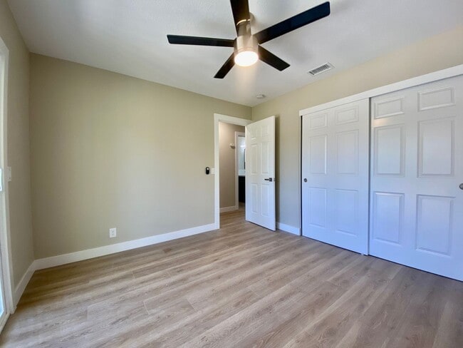 Building Photo - RECENTLY RENOVATED 4 BED, 2.5 BATH HOME ON CORNER LOT