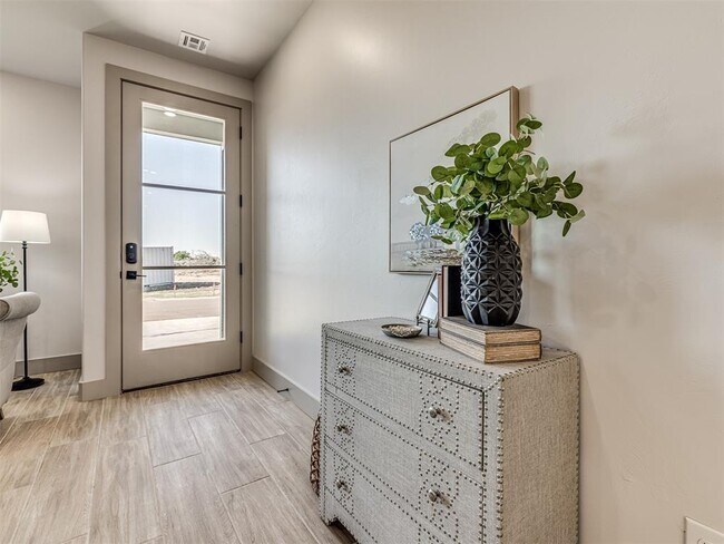 Building Photo - 2633 Crescent Ave