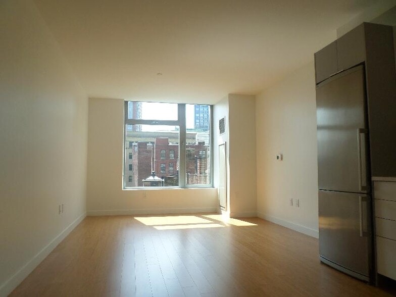 Building Photo - 118 Kingston St