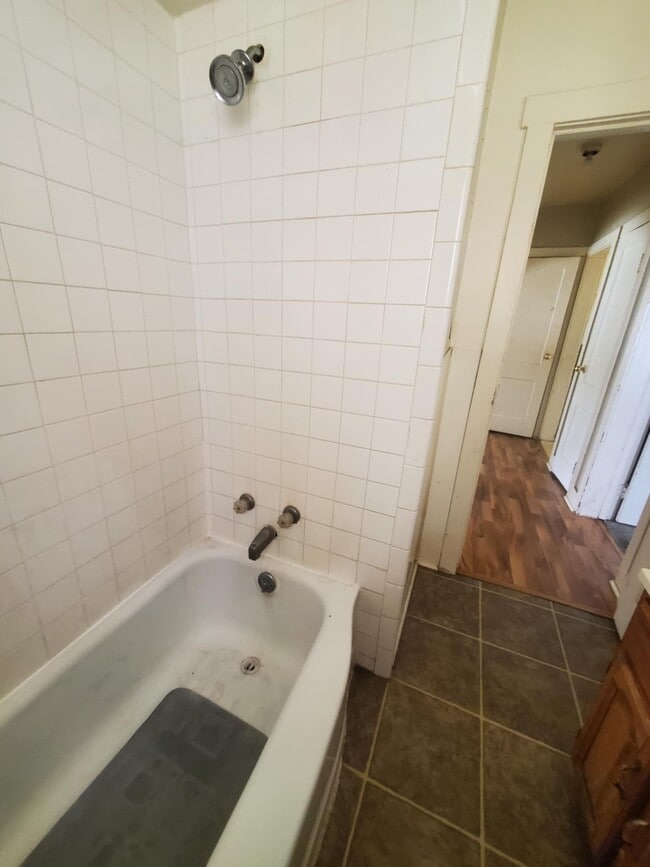 Building Photo - 1246 E Riverside Ave