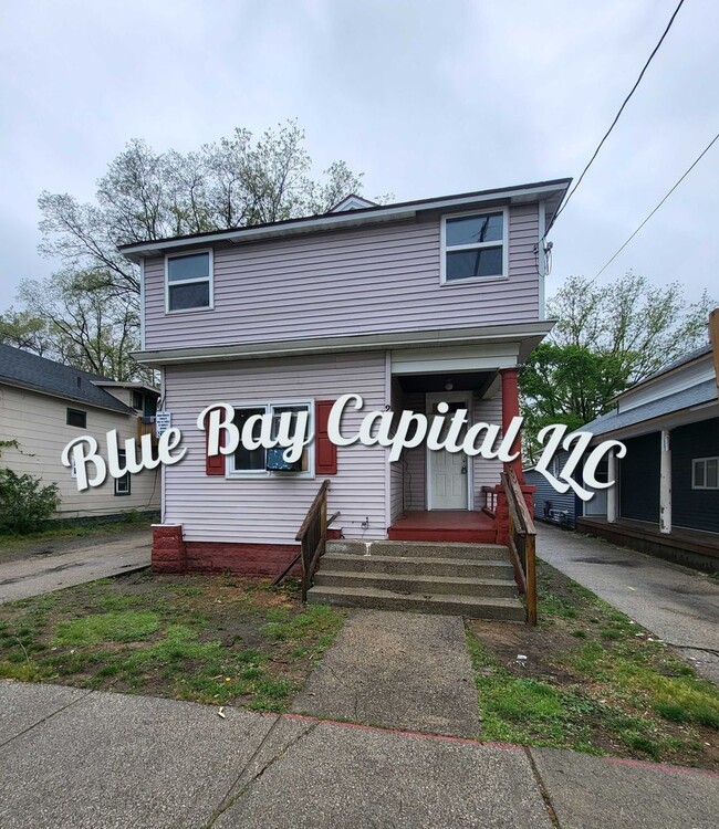 Primary Photo - 218 Amity Ave