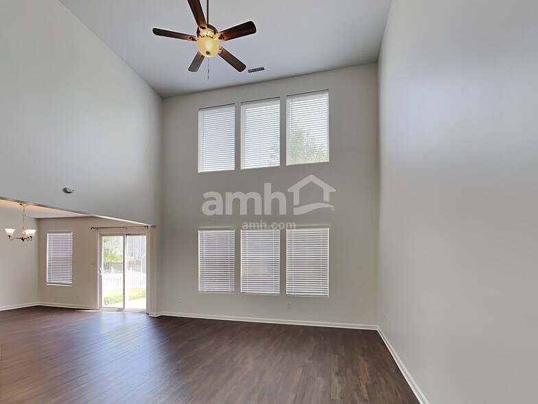 Building Photo - 15518 Farmland Ct