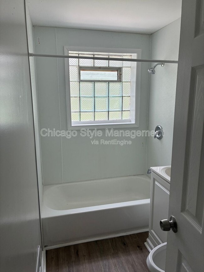 Building Photo - 9713 S Oglesby Ave