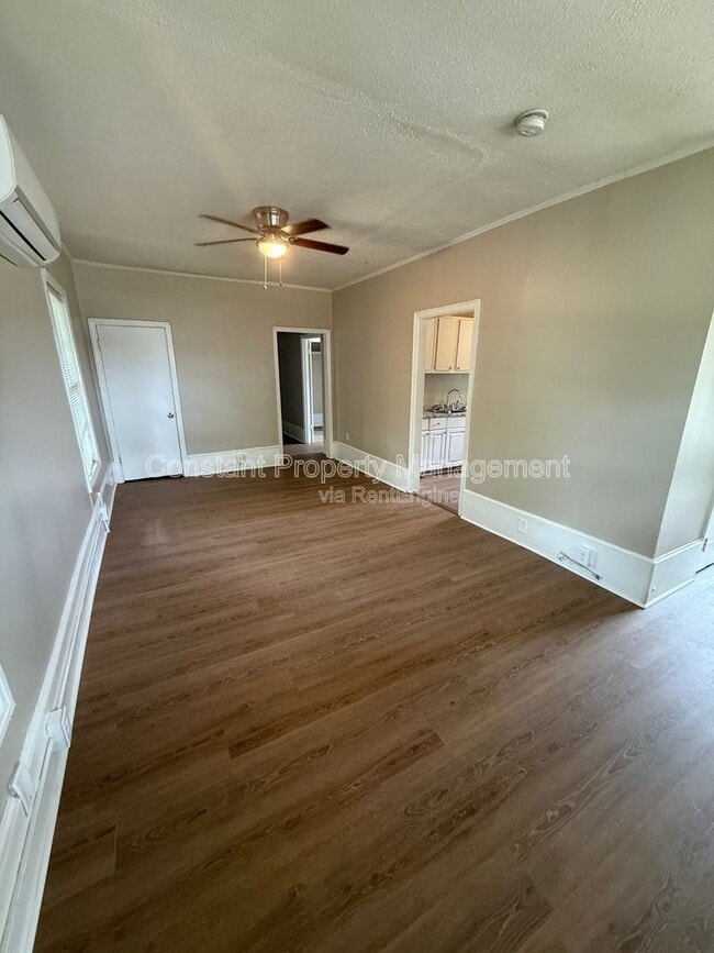 Building Photo - 614 W Poplar St