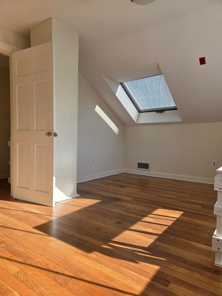 Building Photo - 32 Farewell St