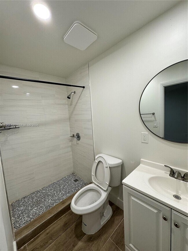 Building Photo - 111 SW 31st Ct