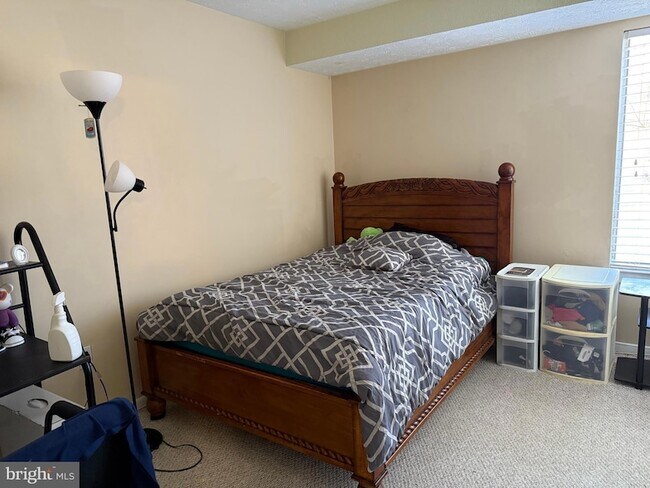 Building Photo - 7925 Mandan Rd