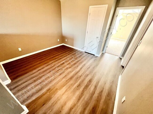 Building Photo - Beautiful and Spacious Olathe West Townhome-Available NOW!!