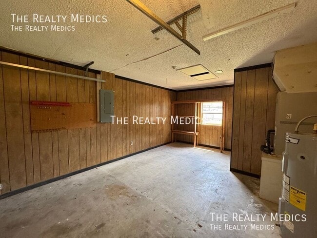 Building Photo - 2144 E Parkton Dr