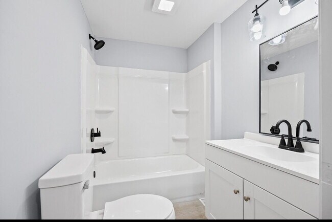 Building Photo - 3 Bed and 2 Bath Single Family Residence in Settlersway Lane