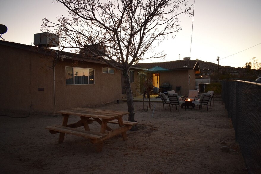 Building Photo - 6577 Desert Queen Ave