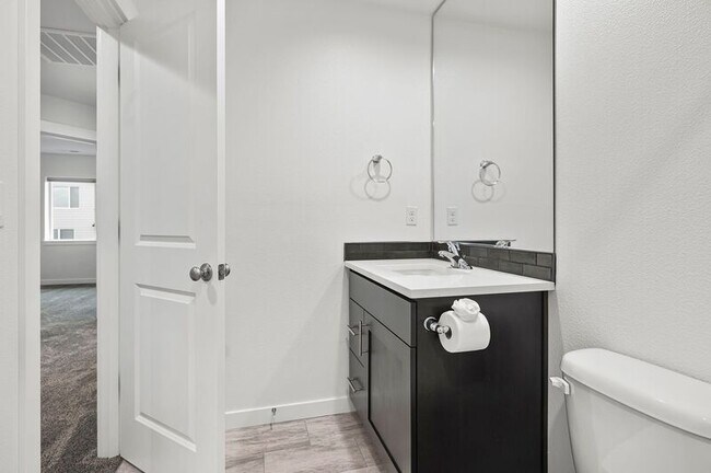 Building Photo - 18006 NE 47th Ave