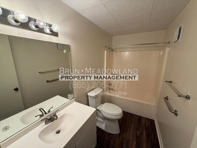 Building Photo - 1921 Meadowland Ln