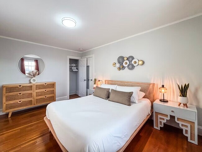 Building Photo - 65-67-67 St James Cir