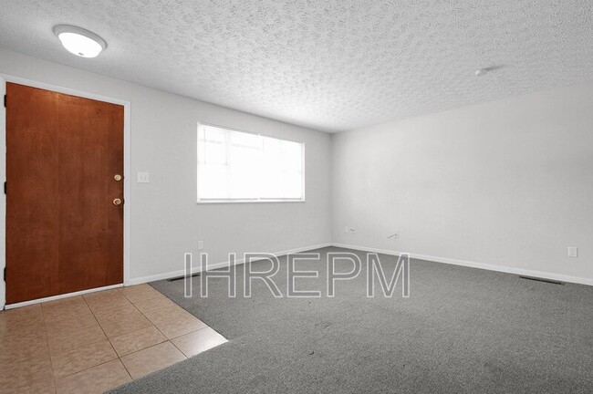 Building Photo - 6403 Roselawn Ave