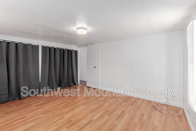 Building Photo - 29967 N Sandridge Dr