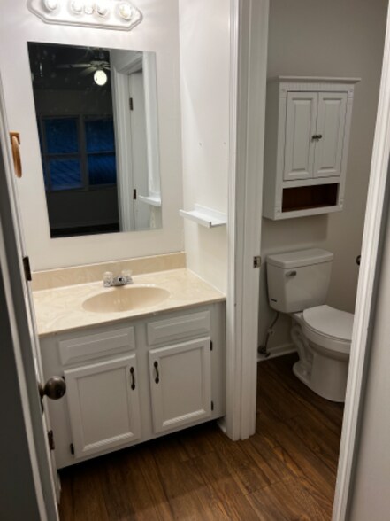 Building Photo - 408 Rice Dr