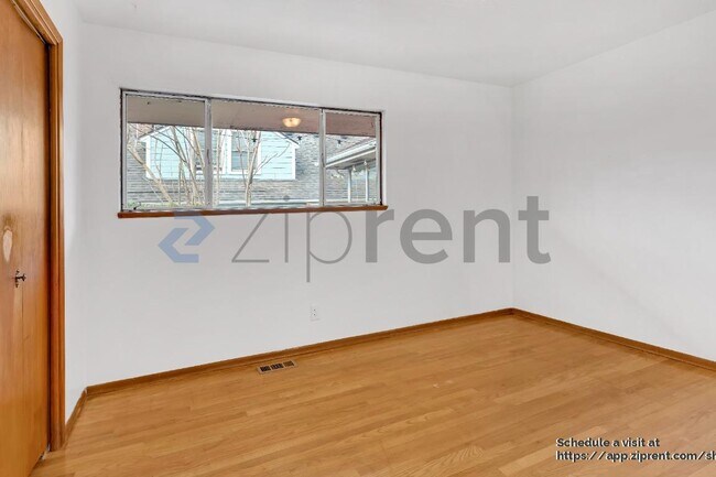 Building Photo - 6117 NE Clackamas St