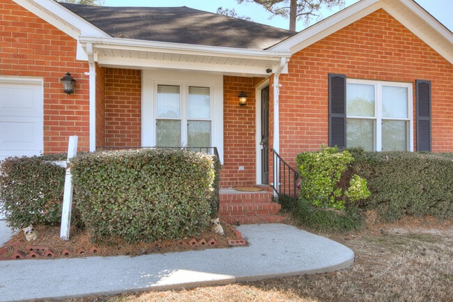 Building Photo - 662 Tara Ln