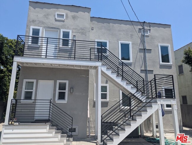 Building Photo - 807 Croft Ave