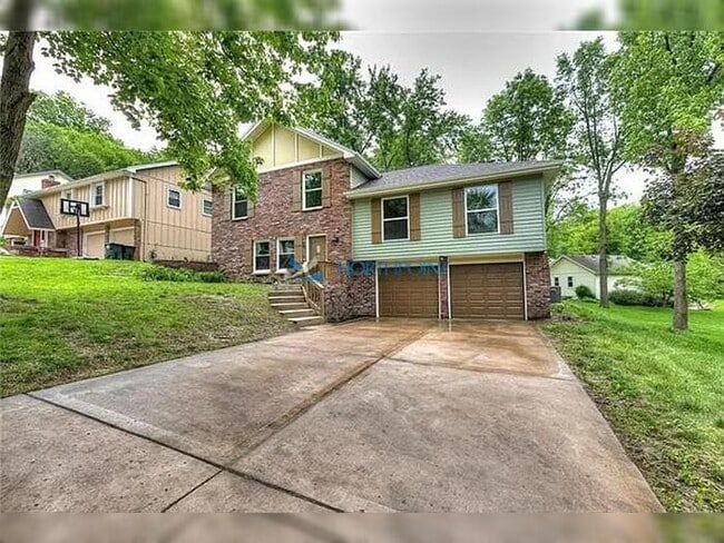 Building Photo - 4 bedrooms, 3 baths gorgeous Parkville home