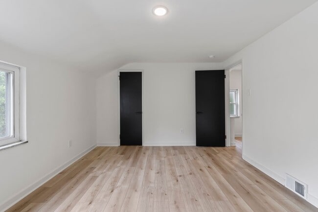 Building Photo - READY FOR MOVE IN! Fully RENOVATED 2-bedroom in Carrick!
