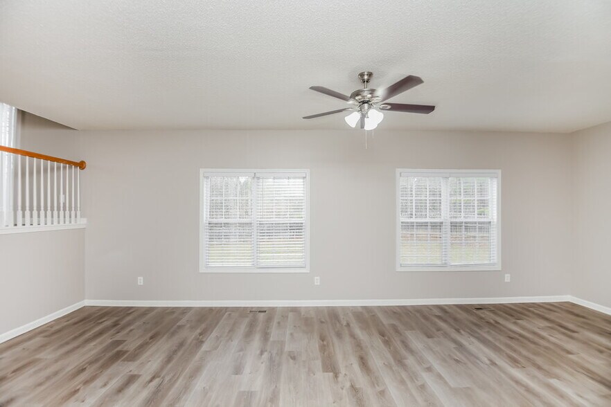 Building Photo - 5727 Newnan Cir