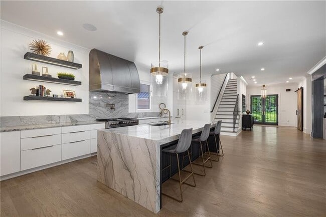 Building Photo - 306 Pinecrest Rd NE