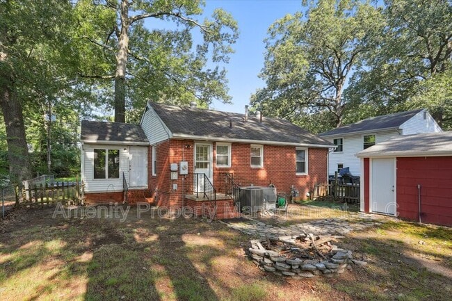 Building Photo - 12 Northampton Dr