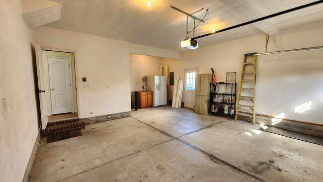 Building Photo - Sawyer Lakes