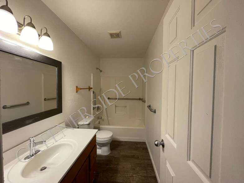 Bathroom - 430 2nd Ave W