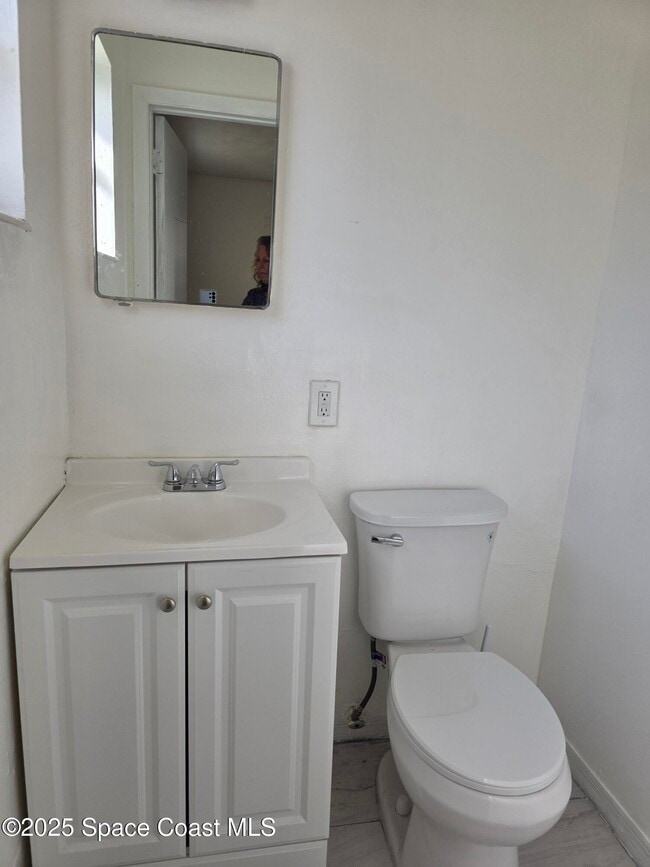 Building Photo - 747 E University Blvd