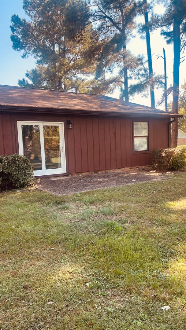 Building Photo - Welcome to Woodbine Two