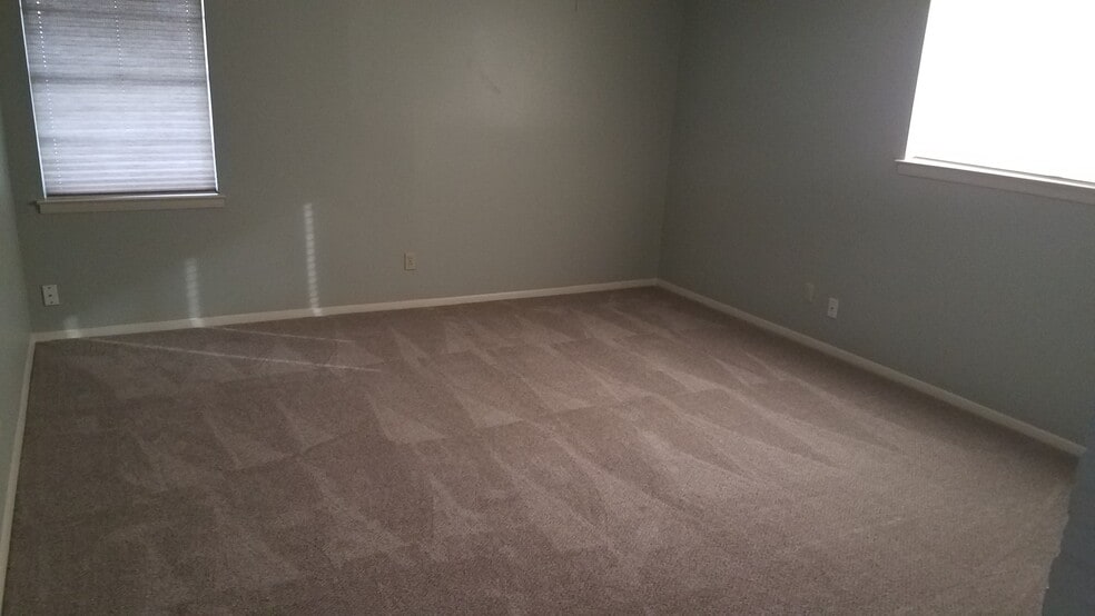 First living room - view 1 - 2927 Lawrence St