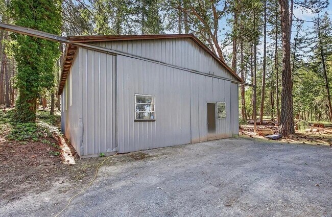 Building Photo - 981 Upper Applegate Rd