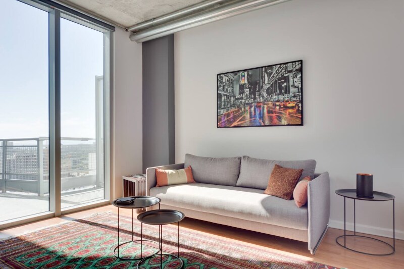 Building Photo - 690 SW 1st Ct