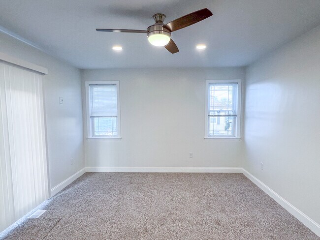 Building Photo - 194 Commercial St